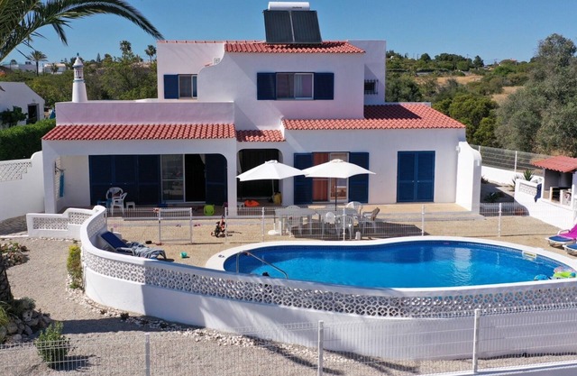 Casa do Farol, bis zu 10 Personen, Schwimmbad mit Zaun, Grill und Parkplatz
