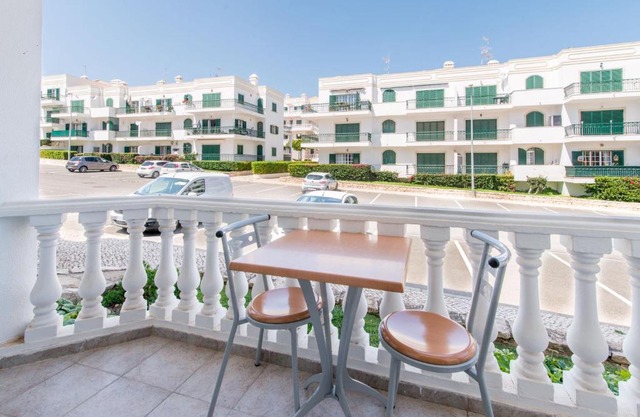 Casa do Lagar 2BDR - 4 mins walk train station - quiet - balcony - wi-fi