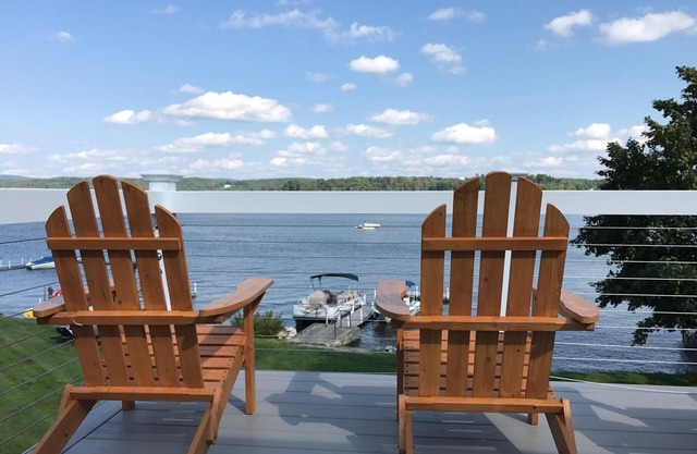 Ridge House - Casa frente al mar con muelle privado en Pontoosuc Lake