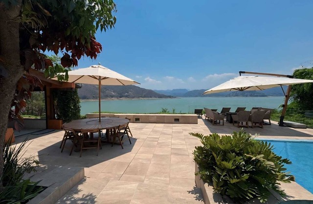 CASA EL MIRADOR-VALLE DE BRAVO