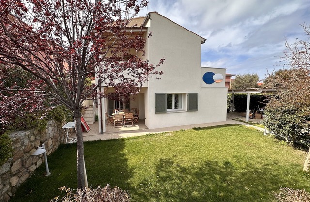 CASA ELENA: Neues gepflegtes und helles Haus mit gepflegtem Garten