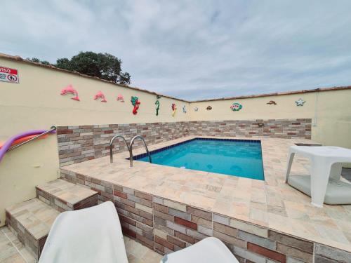 Casa em Condomínio com Piscina Privativa