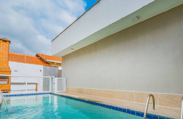 Casa em Itanhaém com piscina em condomínio