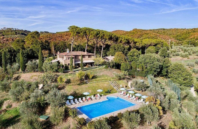 Casa Erbetta C: A characteristic and welcoming apartment that is part of an ancient country house surrounded by the greenery, with Free WI-FI.