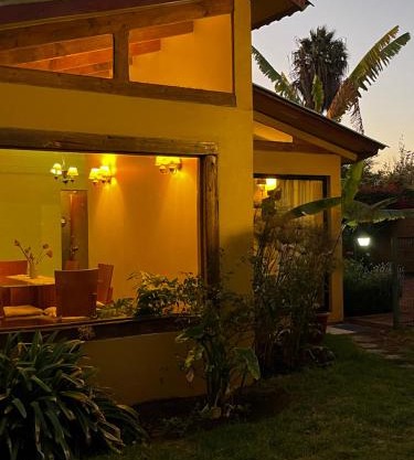 Casa espaciosa con jardín y home office a pasos Casino ANTAY