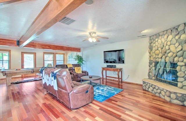 Casa Especial Family Retreat with Pool Table!