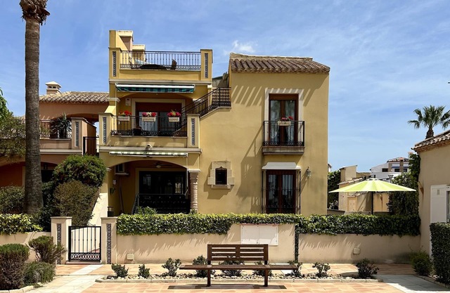 Casa Estrellas, 2 Betten, 2 Badezimmer, Lage am Pool, privater Garten, WIFI