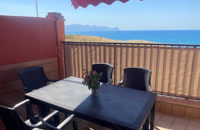 CASA FABRIZIO mit Veranda Meerblick und ZENTRUM! BIETEN 200,00 €. FREE INTERNET!
