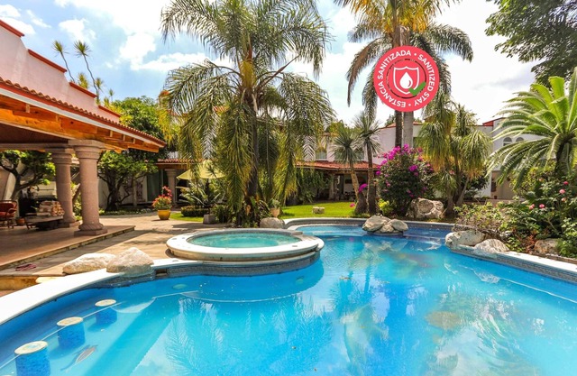 Beautiful house with pool, jacuzzi, gym and bar