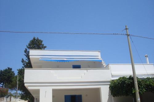 Wohnung in Marina Di Felloniche mit Kleinem Garten