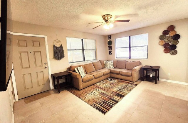 Casa Frye- 4Bd/2Bth/Office/Parking Sleeps8! Jacksonville, FL