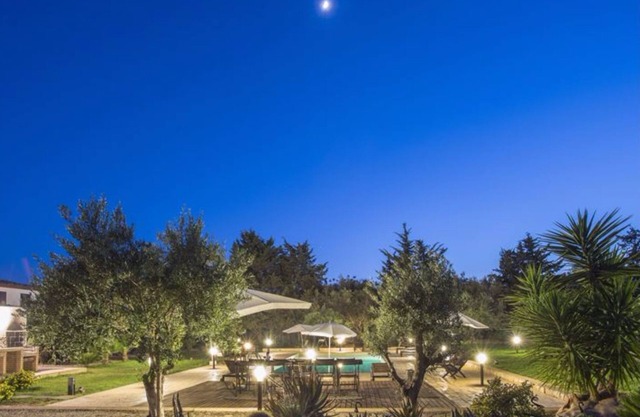 IL GELSO POOL & TENNIS SPIELPLATZ.