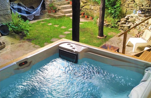 Casa Garcia - Rustic house with jacuzzi in the village of Soutelinho da Raia, Chaves.