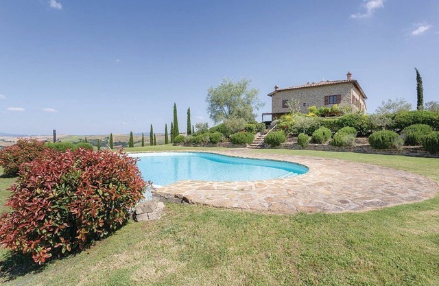 Casa Glenda: A characteristic and welcoming two-story apartment that is part of an ancient country house located on top of a small hill, with Free WI-FI.