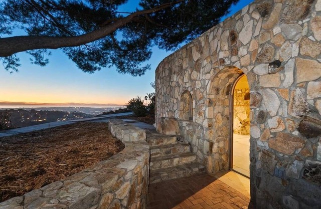 Casa Grotto - 1 Bed Stone Cottage w/ Panoramic Ocean Views, Stone Shower, & Gym