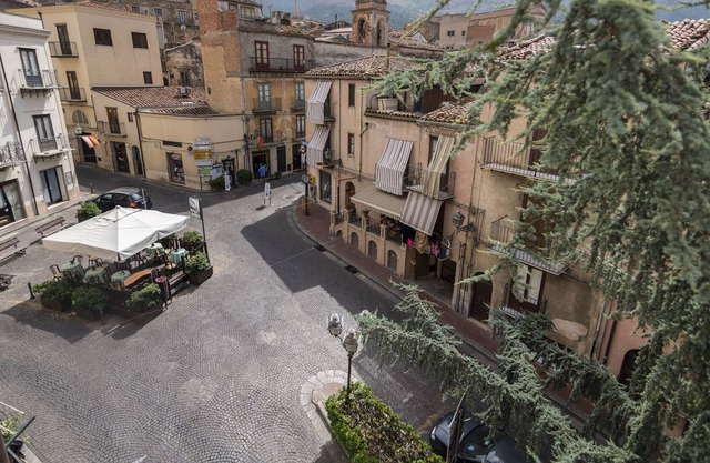 Casa in Piazza, im historischen Zentrum von Castelbuono
