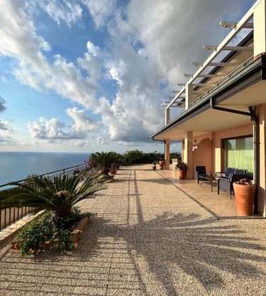 Casa indipendente con vista mare