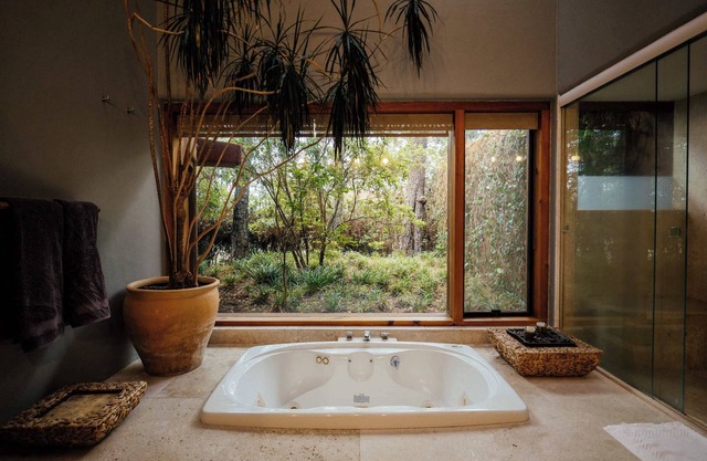 Casa Izar, Magnificent Modern House with Pool and Lake View