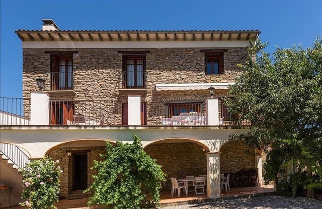 Casa Joan de Fontsagrada, house in a pre-Pyrenean village ideal for cycling routes.