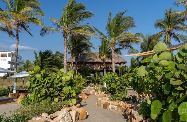 BEACHFRONT 2 BDRM PALAPA HOME auf ZICATELA BEACH!