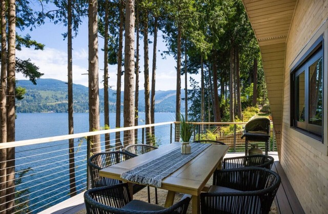 Casa Las Nubes NEW! Whatcom Lakefront Cabin/HotTub