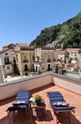 "Casa laurus" house with large terrace in the center of Amalfi