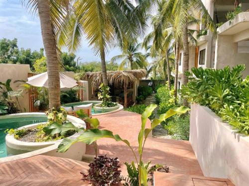 Casa Leah Apartment - Zicatela Boutique - AC in Bedroom - Private Deck - Pool And Casa Leah View - TV - Steps to Zicatela Beach and la Punta - 12