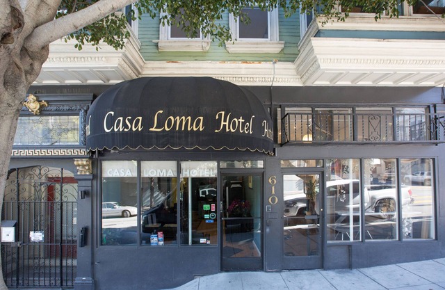 Casa Loma Hotel