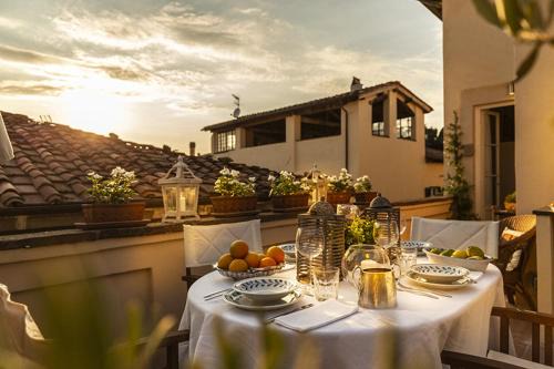 Casa Luca, THE 1500S PALACE TERRACE APARTMENT IN LUCCA, Air Conditioning Wifi Views