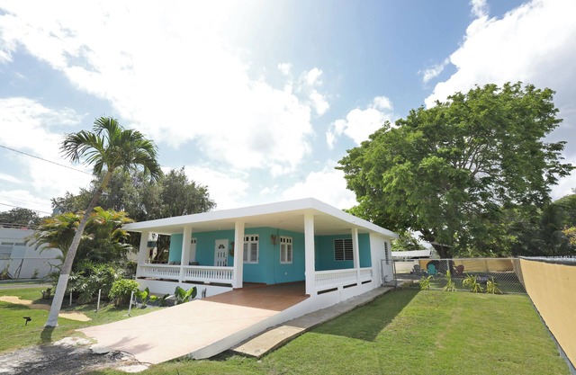 Casa Lula Beach Retreat, 3BR Near Coast, Arecibo Comfort, Nature & Relaxation
