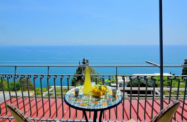 Casa Lunarella: Eine charakteristische und einladende Wohnung mit Blick auf die Sonne und das Meer.