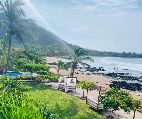 Casa Manzanillo - Bay Room - Ocean Front Room at Exceptional Beach Front Location