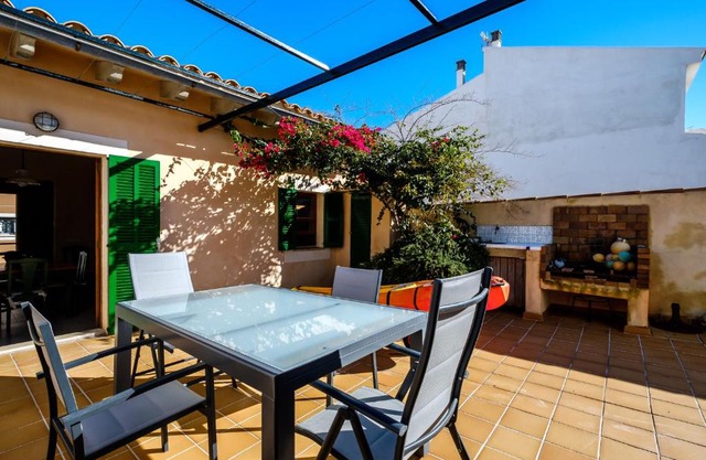 Casa Mar con patio en playa de Son Serra de Marina