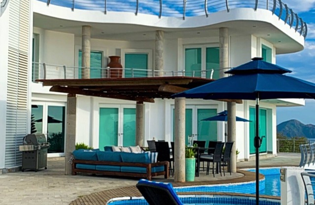 CASA MAR. Spectacular with view to two bays. Swimming pool and outdoor Jacuzzi.