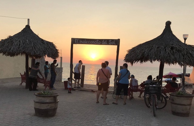 Casa Mar Y Sol ist komfortabel und sicher mit Pool. In der Nähe von Strand und Restaurant