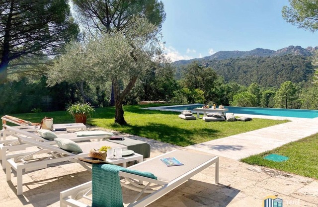 Casa Maravilla Haus am Golf Costa Brava mit privatem Infinity-Pool.