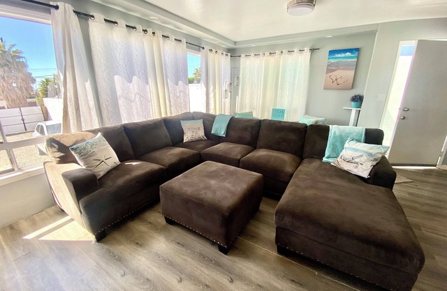 Casa Marina, Large private parking, comfortable and spacious, close to the beach and everything.