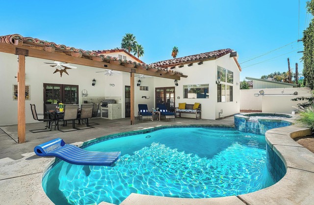 Casa Mesa! New Listing! 3 bed/3 bath! Pool! Spa! Fireplace! Close to Downtown PS