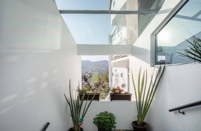 Casa Mexicana; Security, Malls nearby, Zona Esmeralda 10 minutes away
