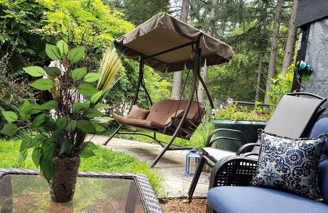CASA MIA Guest Suite - Quiet, Private and Beautiful Accomodation in Victoria BC