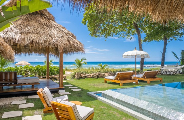 Casa Milya - Luxusvilla am Strand! 4 Master-Suiten und Infinity-Pool