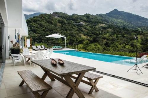 Casa Moderna en Parcelación La Siria