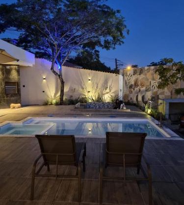 Casa Moderna com Itens de Lazer