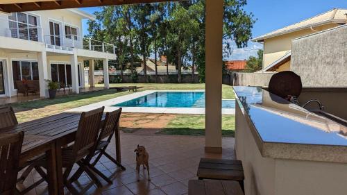 Casa moderna com lazer e conforto