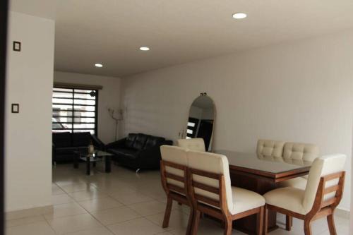 Casa moderna con terraza privada