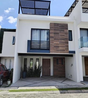 CASA MODERNA y SEMINUEVA EN RESIDENCIAL PRIVADO y TRANQUILO