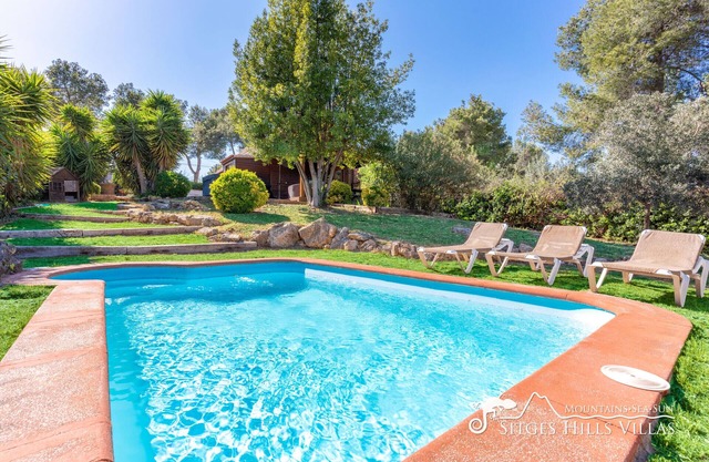 Casa Mokki mit privatem Pool, Whirlpool und Blick auf den Garraf-Park