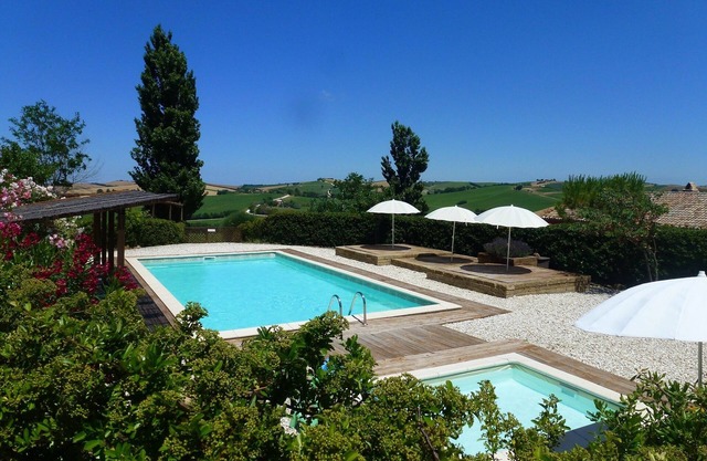 Casa-Montale,3/5 Sotto,typisches Landhaus,gr.Pool,Alleinlage,Panoramablick