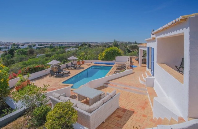 Casa Montaza 4 bedroom private villa that sleeps 8, aircon and pool.