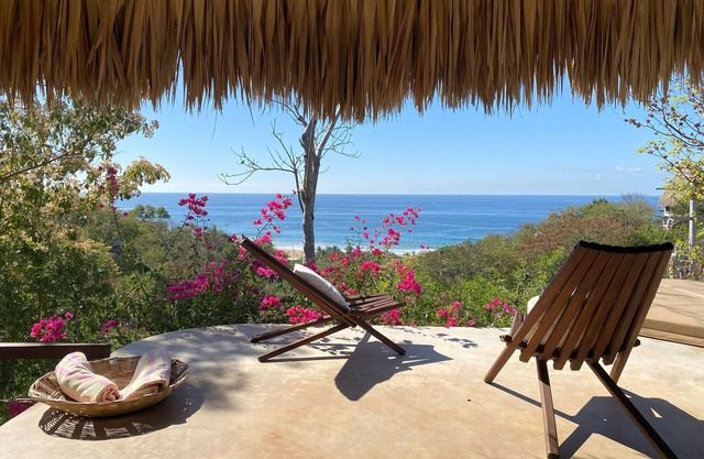 Casa Monte Pacifico, your haven of serenity between beach and tropical vegetation.